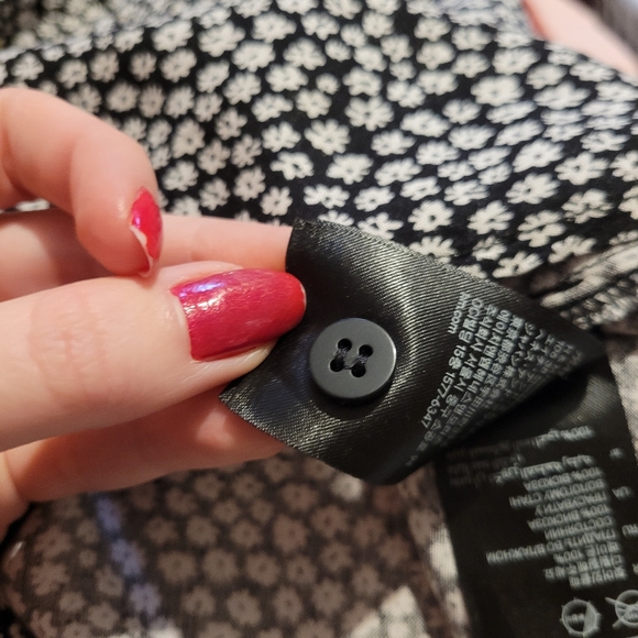 Black Daisy Filled Skirt - Picture 4 of 7